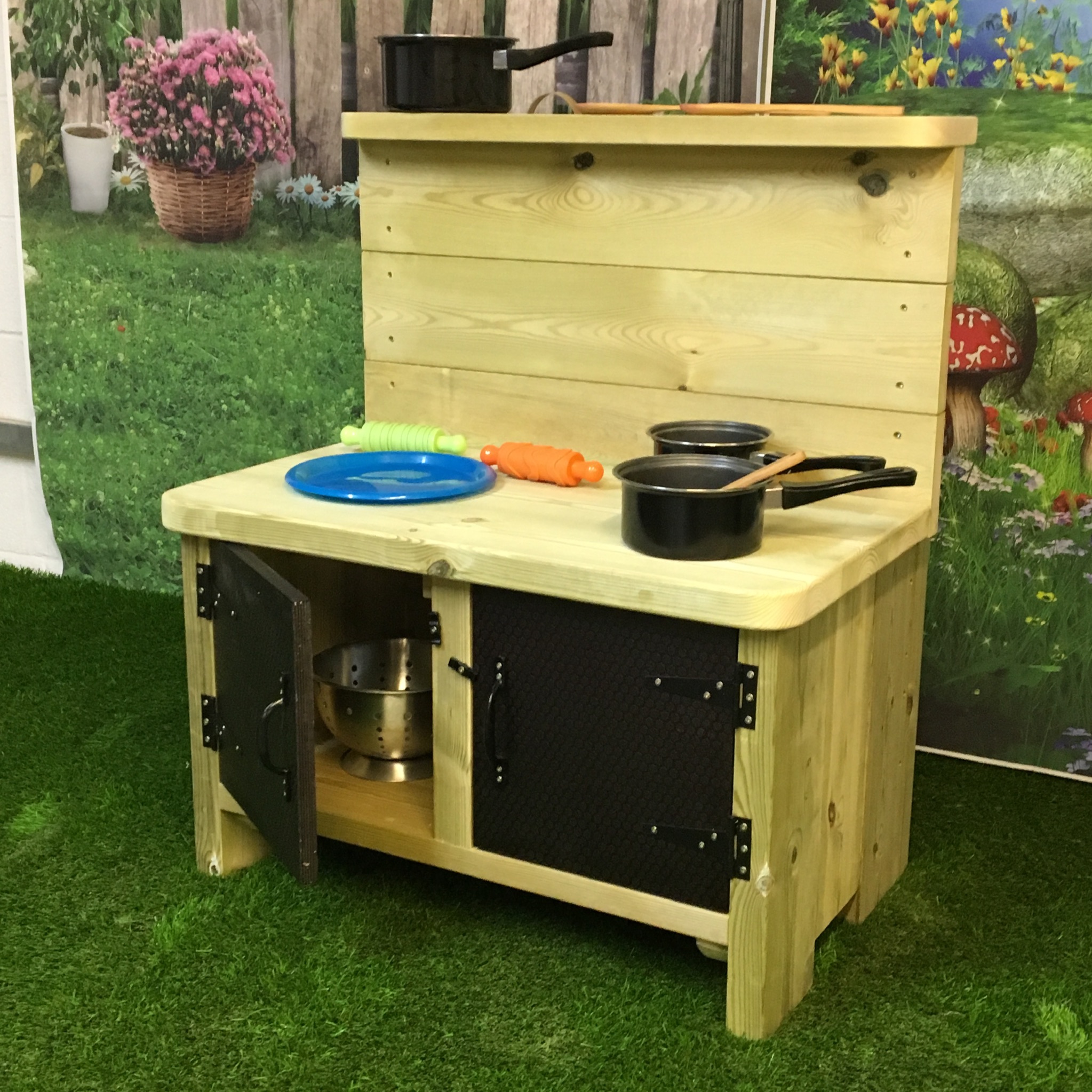 Wooden Mud kitchen Play Equipment for Schools and Nurseries