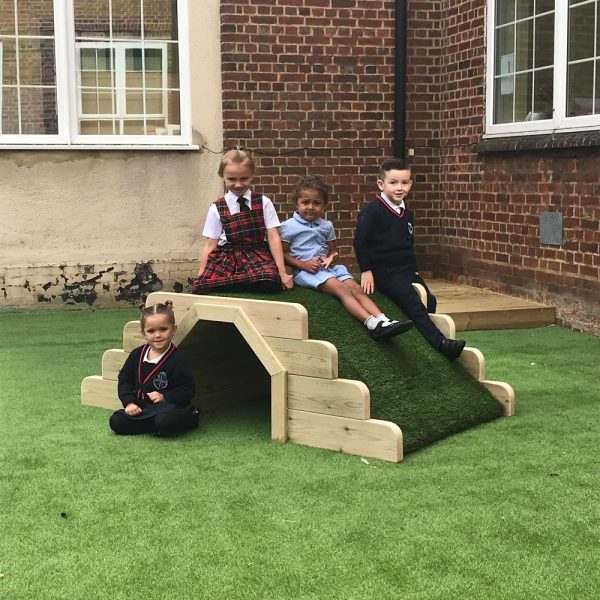 Robust children's play tunnel for schools